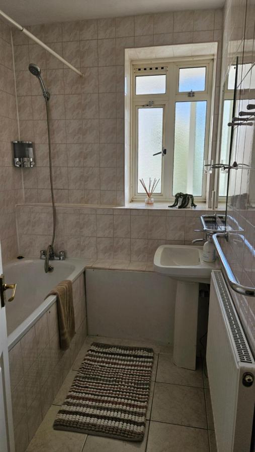 Spacious Two Bedroom Apartment In Battersea, Free Parking Λονδίνο Εξωτερικό φωτογραφία